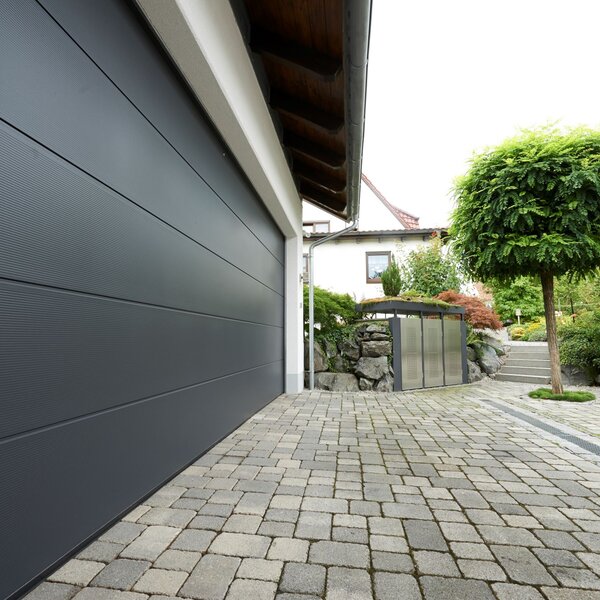 Sectional door with large ribs