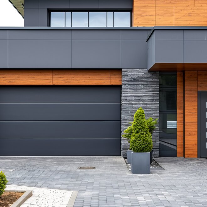 Sektionaltor mit Aluminiumtür und Holzdesign