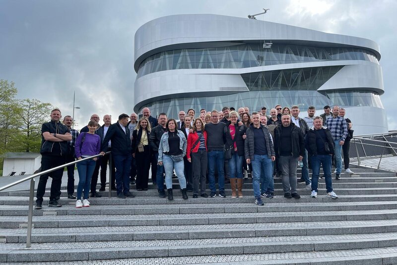 Polish guests in front of the Mercedes-Benz Museum
